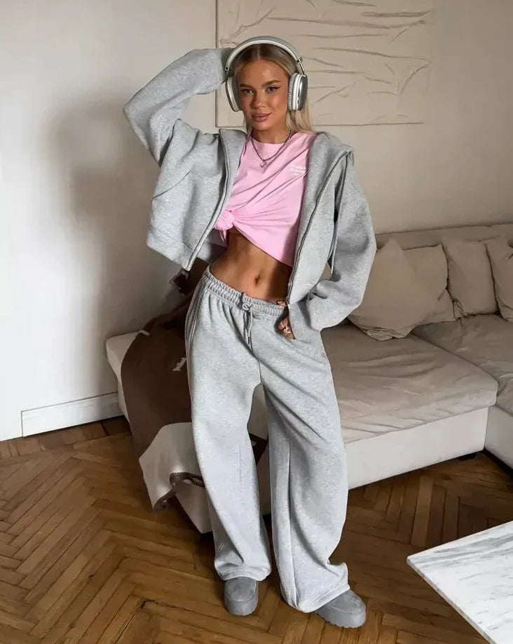 Two-Piece Tracksuit – Zip Hoodie & Joggers