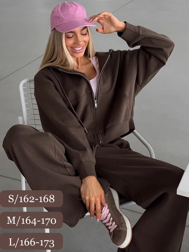 Two-Piece Tracksuit – Zip Hoodie & Joggers