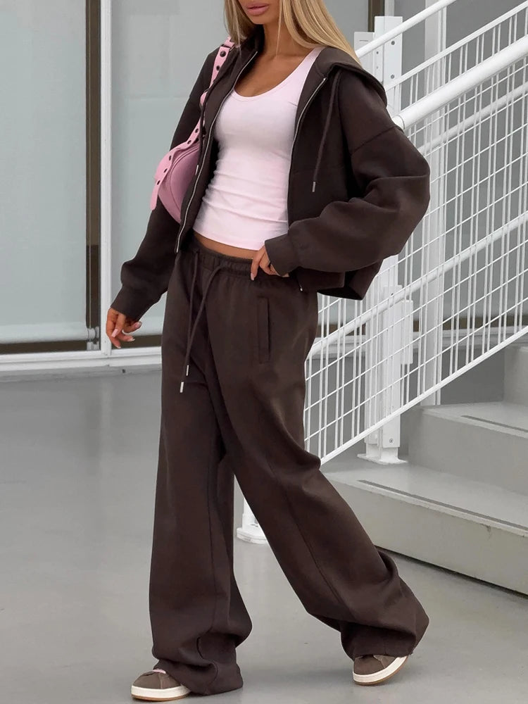 Two-Piece Tracksuit – Zip Hoodie & Joggers