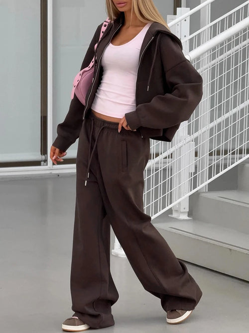 Two-Piece Tracksuit – Zip Hoodie & Joggers