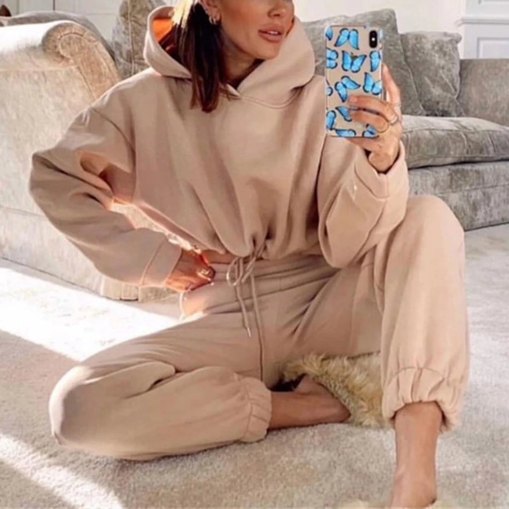 Two-Piece Tracksuit – Hoodie & Sweatpants