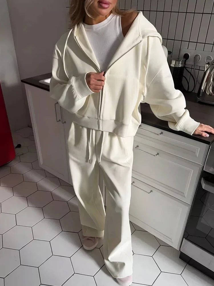 Two-Piece Tracksuit – Zip Hoodie & Joggers