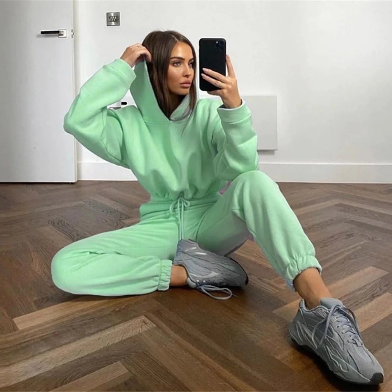 Two-Piece Tracksuit – Hoodie & Sweatpants