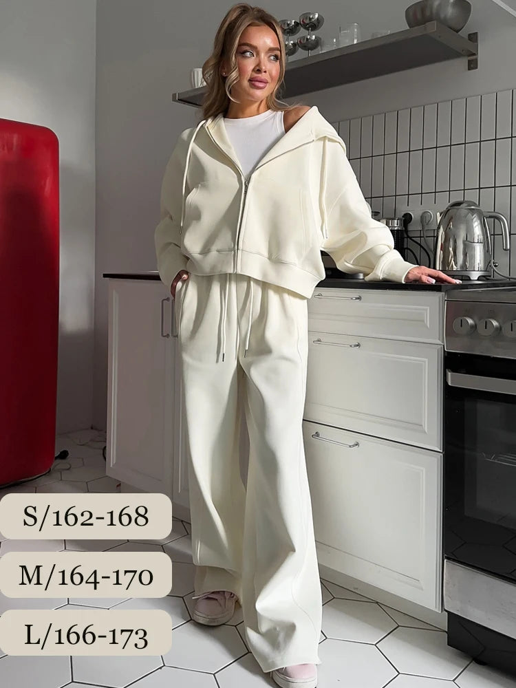 Two-Piece Tracksuit – Zip Hoodie & Joggers